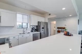 Photo #6: 6014886 Listing