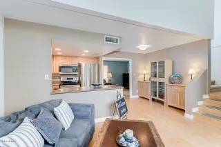 Photo #6: 6018157 Listing