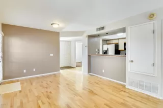 Photo #6: 6018232 Listing