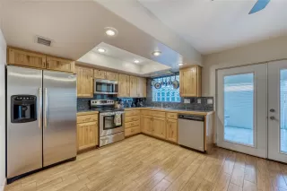 Photo #5: 6021247 Listing