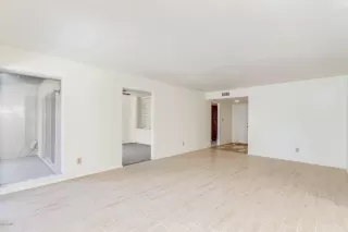 Photo #4: 6021727 Listing