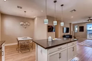 Photo #5: 6022700 Listing