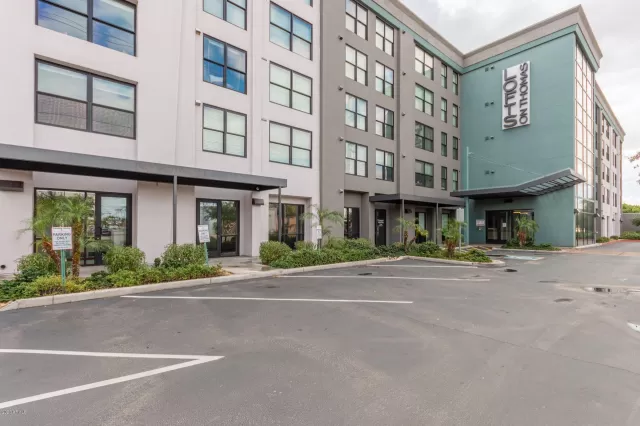 MLS: 6023826 Condo For Sale