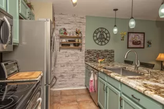 Photo #2: 6024287 Listing