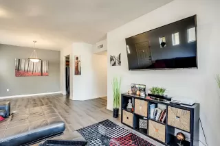 Photo #5: 6024696 Listing