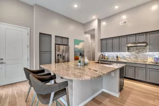 Photo #5: 6025126 Listing 