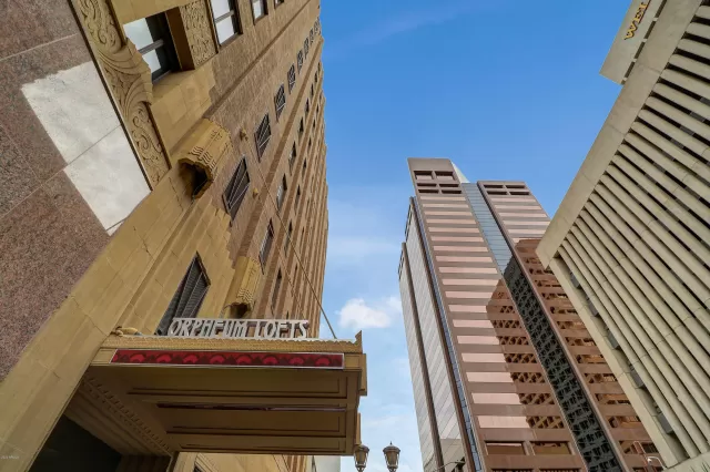 MLS: 6028033 Condo For Sale