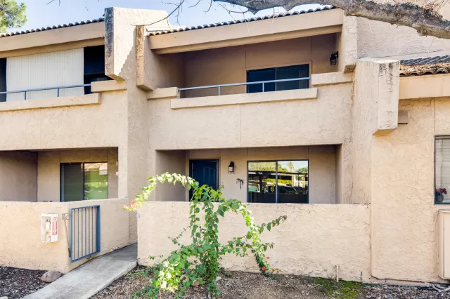 MLS: 6028420 Condo For Sale