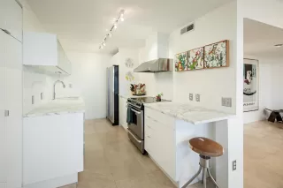 Photo #4: 6031396 Listing