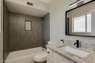 Photo #5: 6031408 Listing