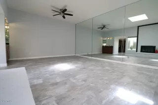 Photo #5: 6034666 Listing