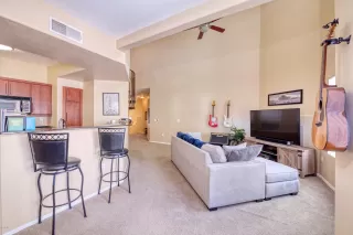 Photo #5: 6035525 Listing