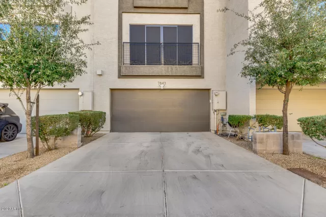 MLS: 6037248 Condo For Sale