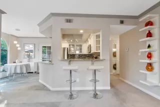 Photo #2: 6037393 Listing