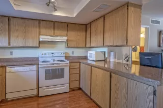 Photo #5: 6038176 Listing