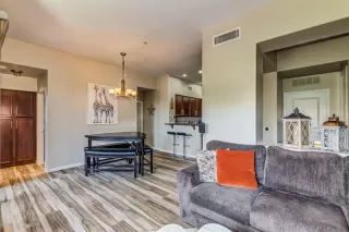 Photo #6: 6038321 Listing