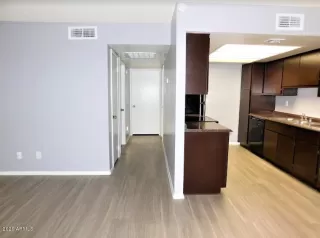 Photo #5: 6038795 Listing