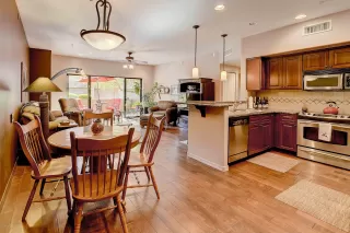 Photo #5: 6038935 Listing