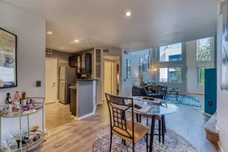 Photo #5: 6039900 Listing