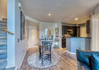 Photo #6: 6039900 Listing