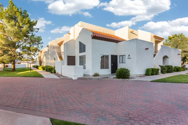 MLS: 6040366 Condo For Sale