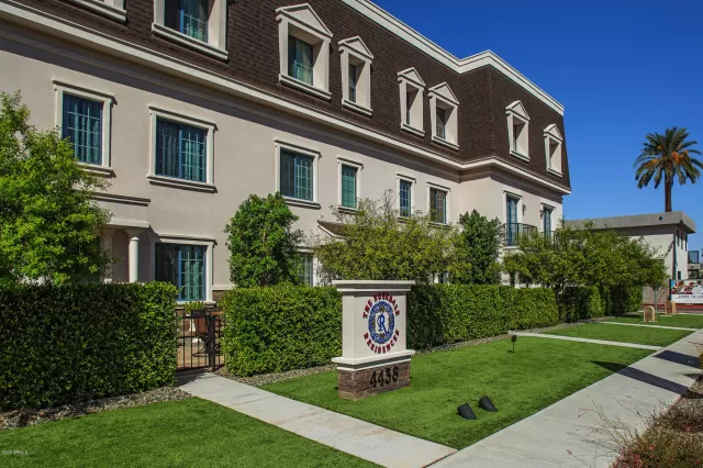 MLS: 6040394 Condo For Sale