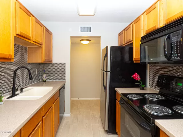 MLS: 6040601 Condo For Sale