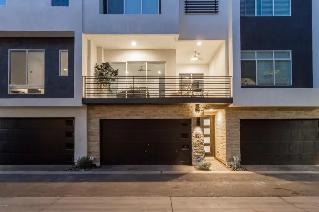 MLS: 6040682 Condo For Sale