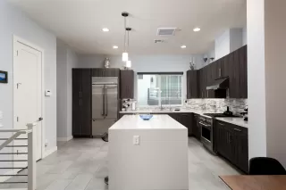 Photo #2: 6040682 Listing