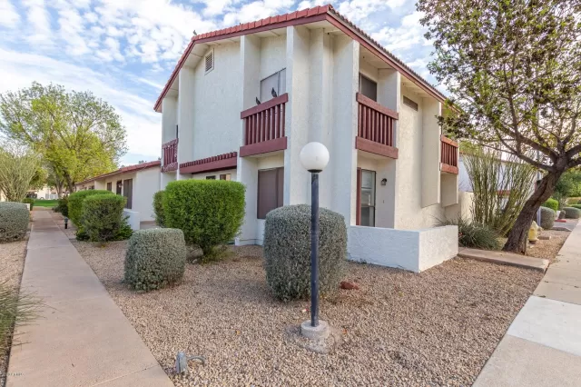 MLS: 6040985 Condo For Sale