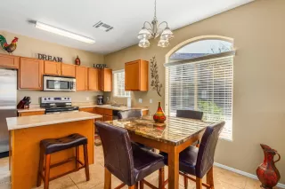Photo #5: 6042399 Listing