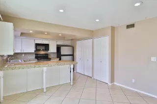 Photo #5: 6043446 Listing