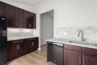 Photo #5: 6043620 Listing