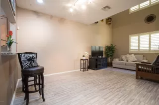 Photo #4: 6043629 Listing