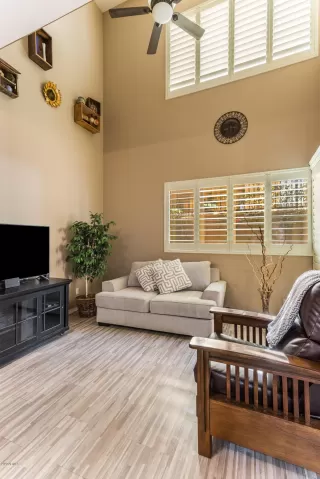 Photo #6: 6043629 Listing