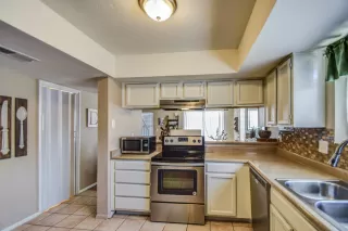 Photo #4: 6043905 Listing