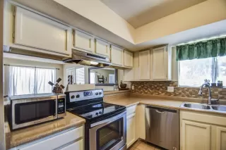 Photo #5: 6043905 Listing