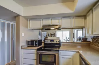 Photo #6: 6043905 Listing