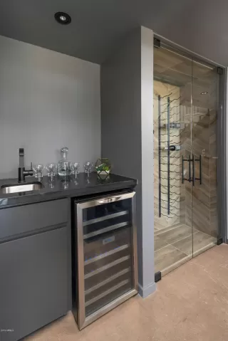 Photo #5: 6046001 Listing