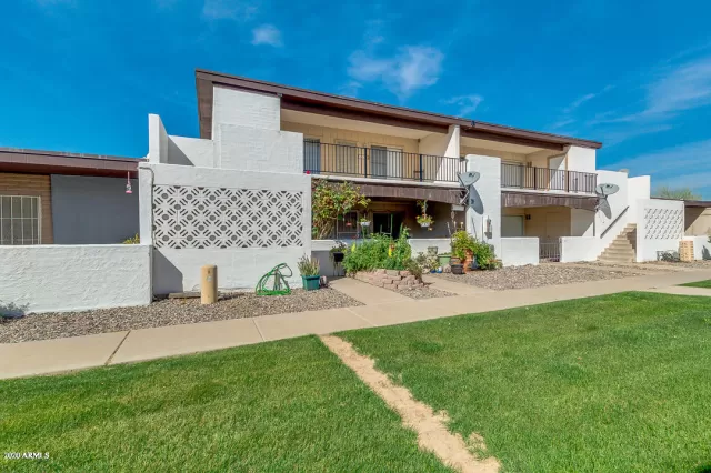 MLS: 6048116 Condo For Sale