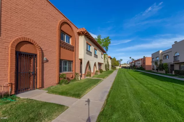 MLS: 6048253 Condo For Sale