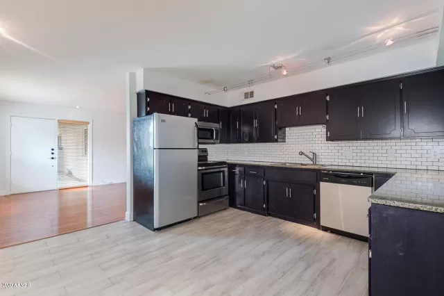 MLS: 6048343 Condo For Sale