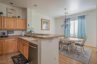 Photo #5: 6048626 Listing