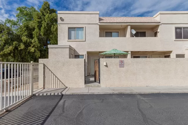 MLS: 6048712 Condo For Sale