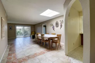 Photo #4: 6048776 Listing