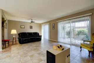 Photo #6: 6048776 Listing