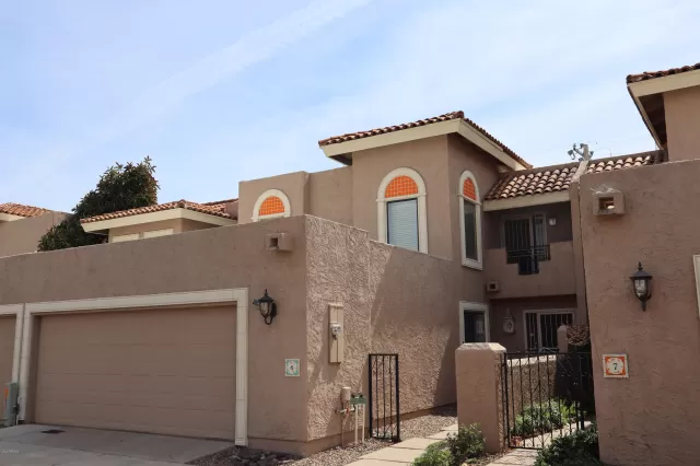 MLS: 6049275 Condo For Sale