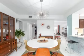 Photo #5: 6049806 Listing