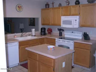 Photo #5: 6049887 Listing