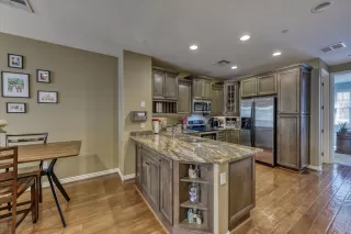 Photo #4: 6049923 Listing